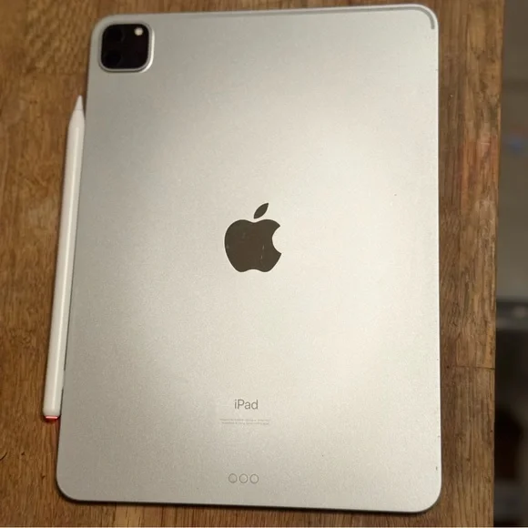 Apple iPad Pro 11” 3rd Gen + Apple Pencil + Case128GBCracked Screen